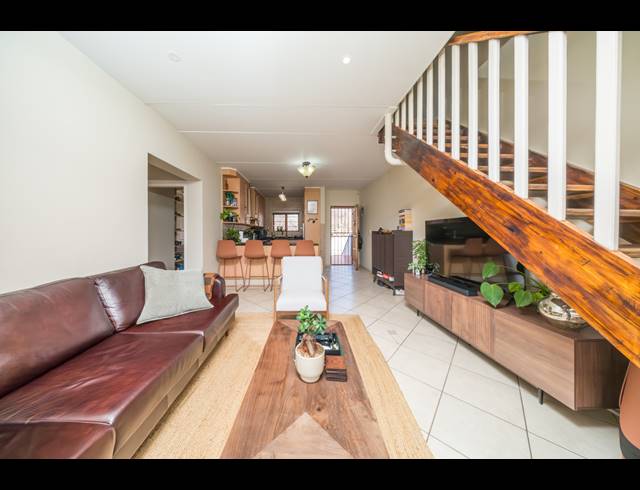 3 BEDROOM TOWNHOUSE FOR SALE IN BEDFORD GARDENS